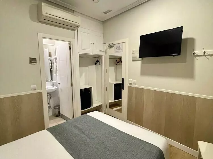 هتل Hostal Madrid