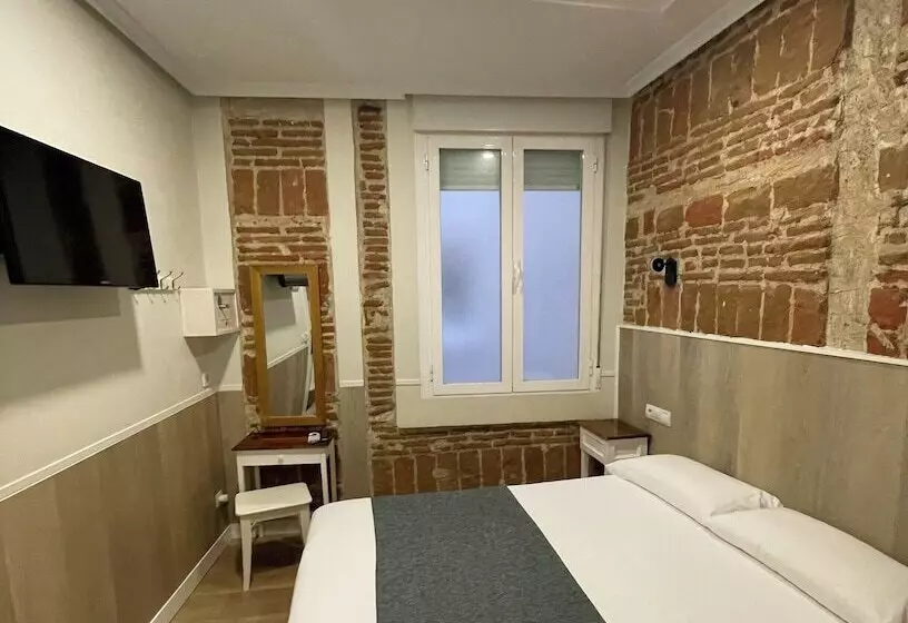هتل Hostal Madrid