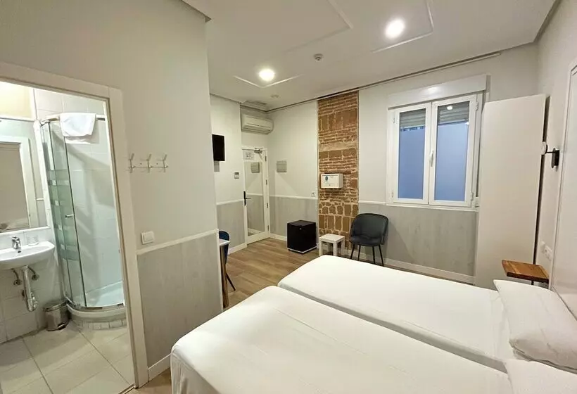 هتل Hostal Madrid