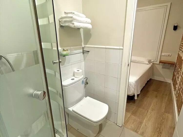 هتل Hostal Madrid