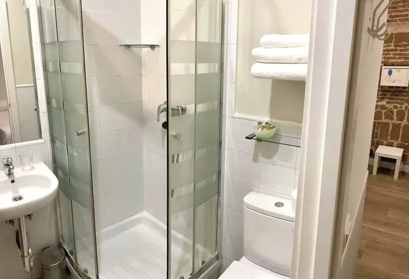 هتل Hostal Madrid