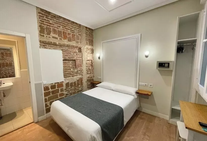 هتل Hostal Madrid