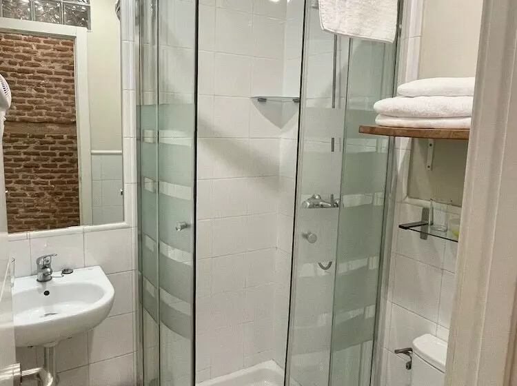 هتل Hostal Madrid