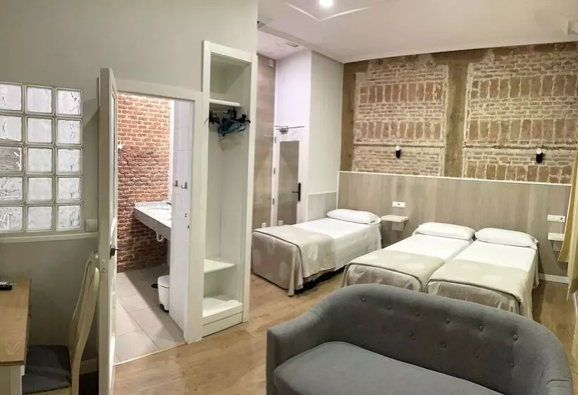هتل Hostal Madrid