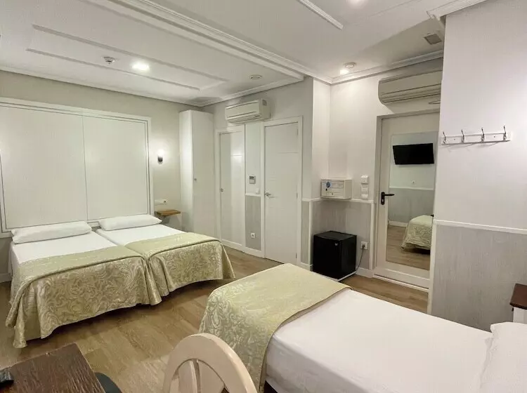 هتل Hostal Madrid