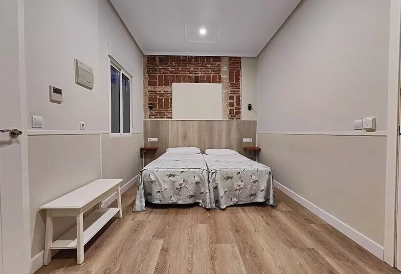 هتل Hostal Madrid