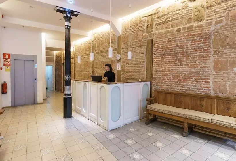 هتل Hostal Madrid
