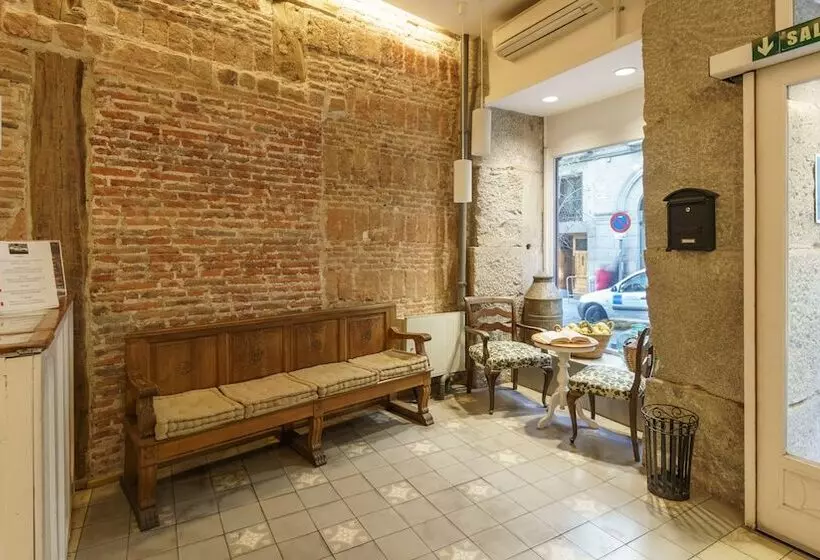 هتل Hostal Madrid