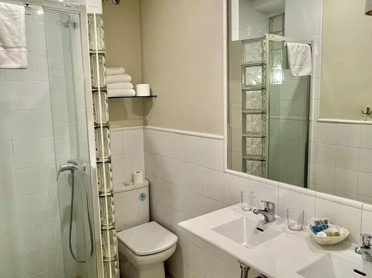 هتل Hostal Madrid