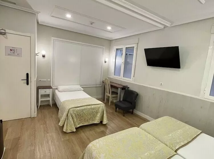 هتل Hostal Madrid