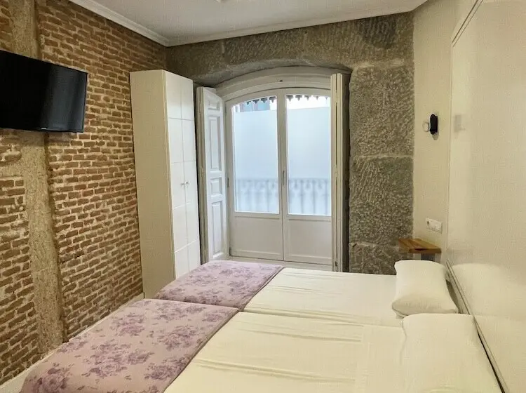 هتل Hostal Madrid