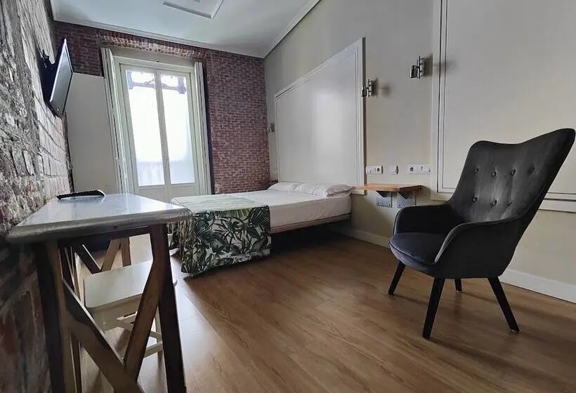 هتل Hostal Madrid