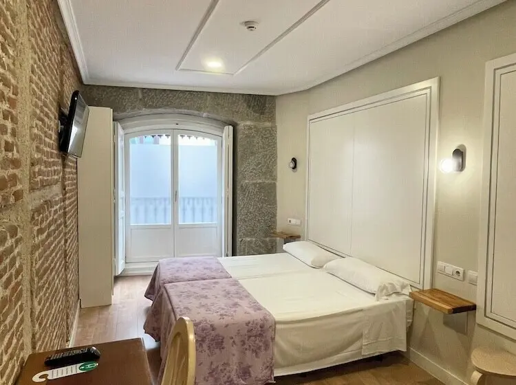 هتل Hostal Madrid
