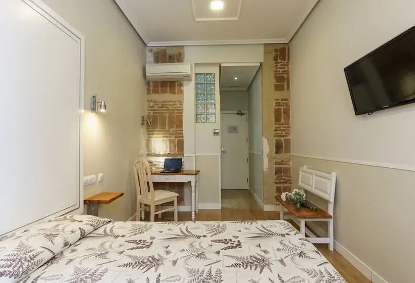 هتل Hostal Madrid