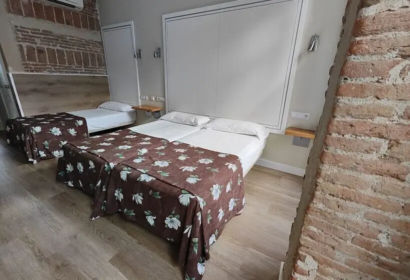 هتل Hostal Madrid