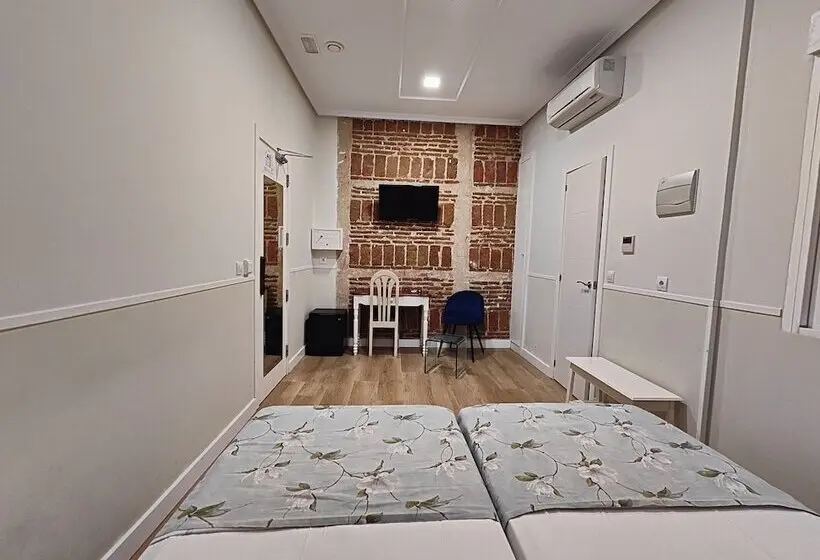 هتل Hostal Madrid