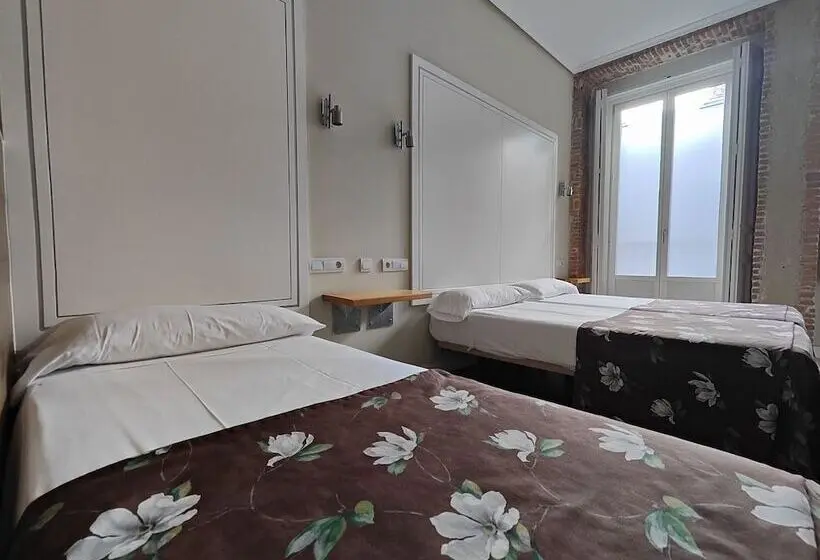 هتل Hostal Madrid