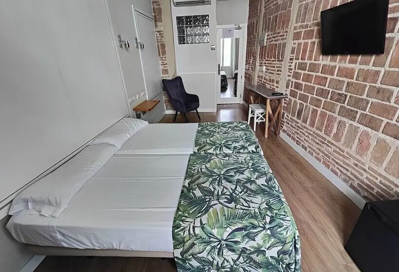 هتل Hostal Madrid
