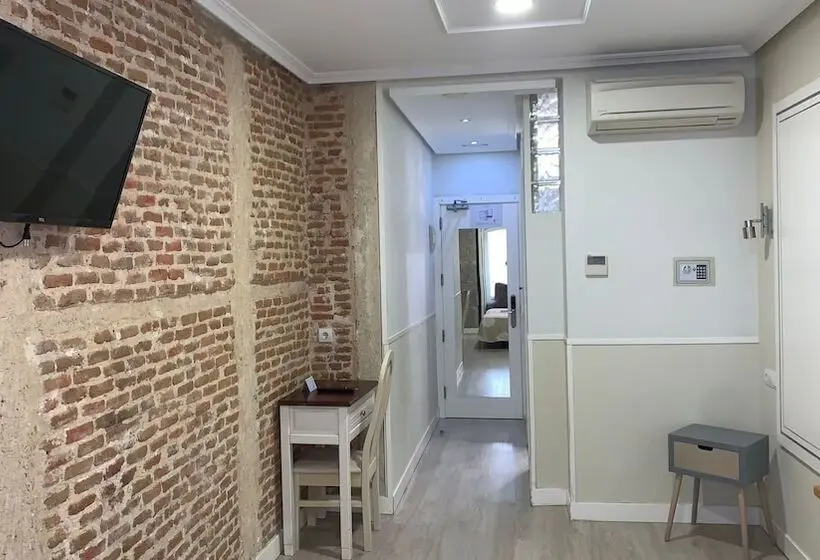 هتل Hostal Madrid
