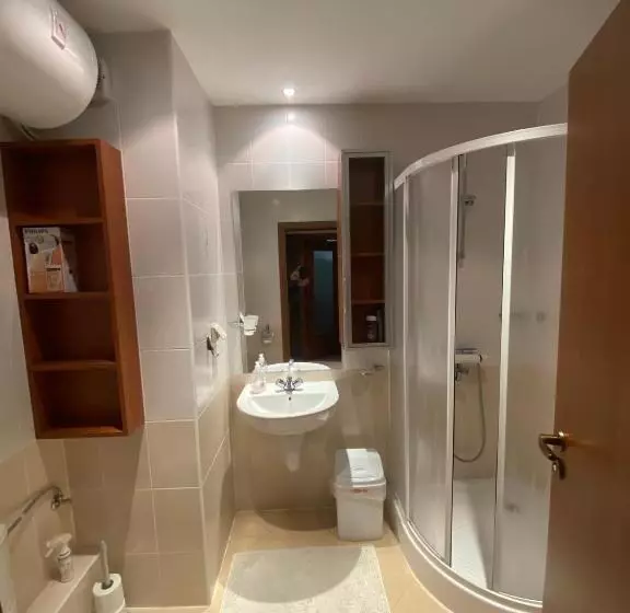 Отель Hq Apartments Villa Park