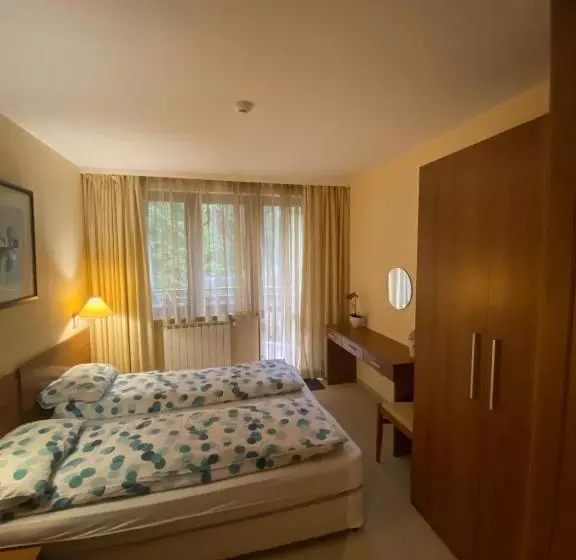 Отель Hq Apartments Villa Park