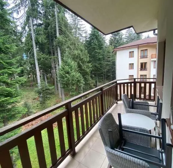 Отель Hq Apartments Villa Park