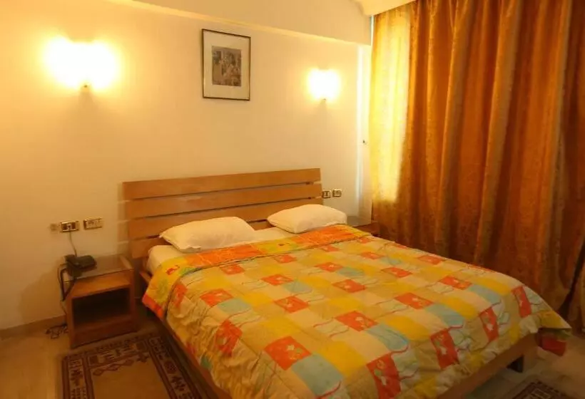 هتل Naher El Founoun