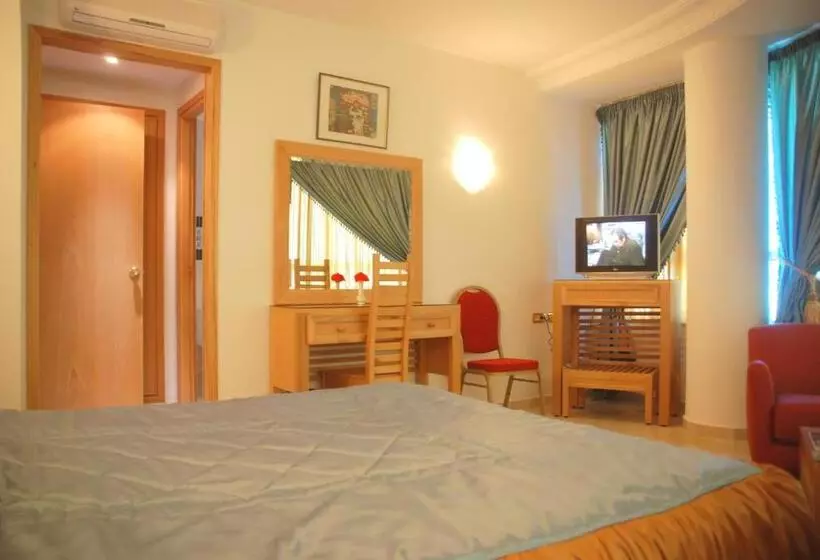 هتل Naher El Founoun