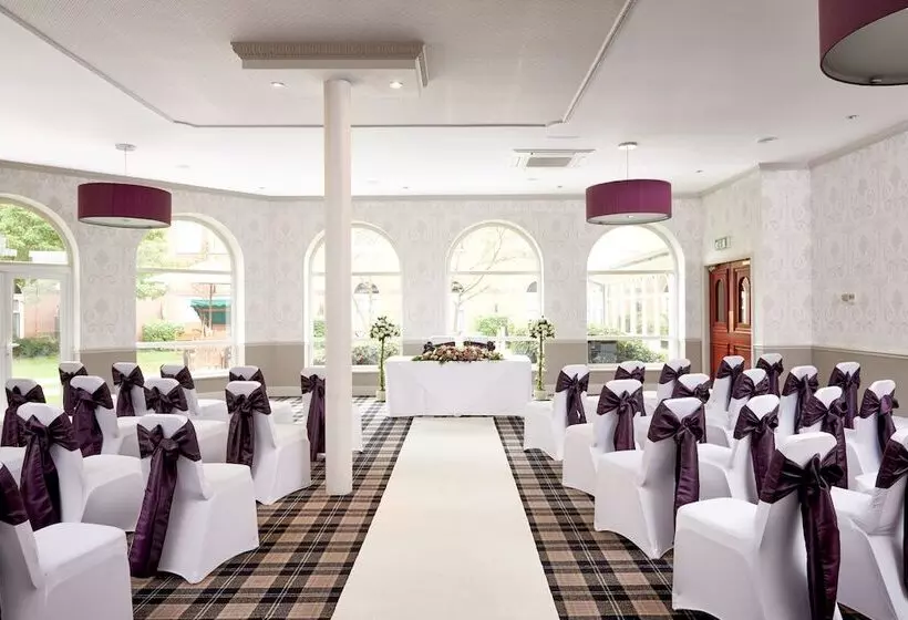 בית מלון כפרי The Regency