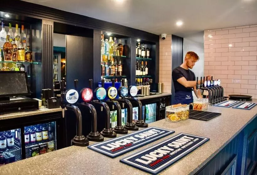 בית מלון כפרי The Regency