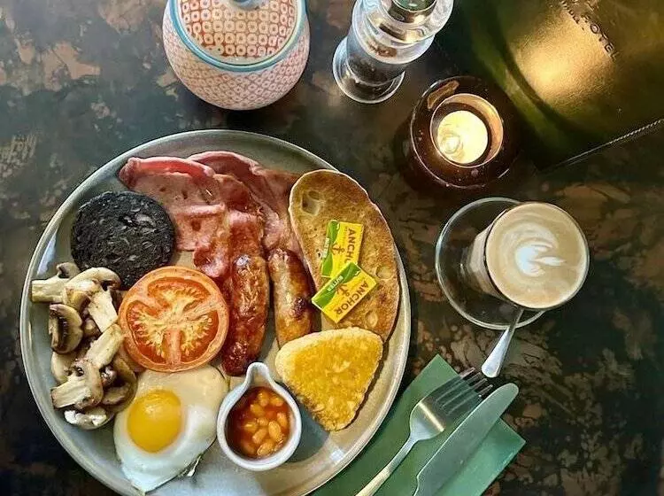 בית מלון כפרי The Regency