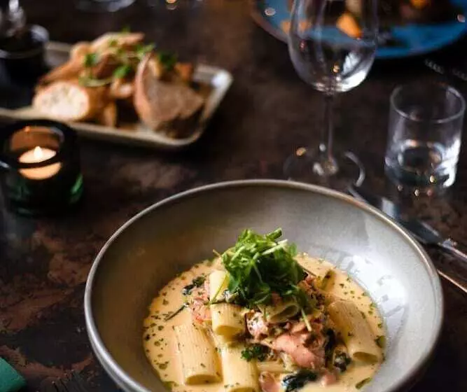 בית מלון כפרי The Regency