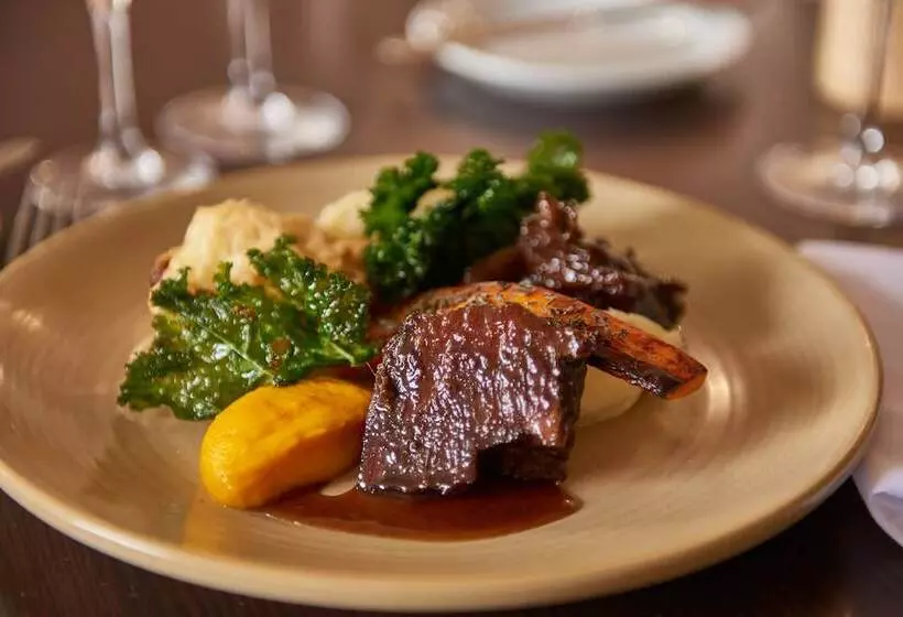 בית מלון כפרי The Regency