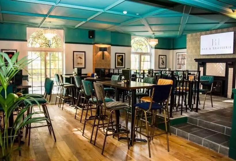 בית מלון כפרי The Regency