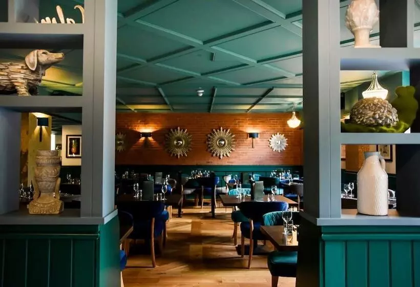 בית מלון כפרי The Regency