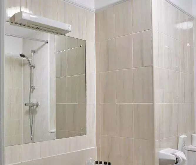 בית מלון כפרי The Regency