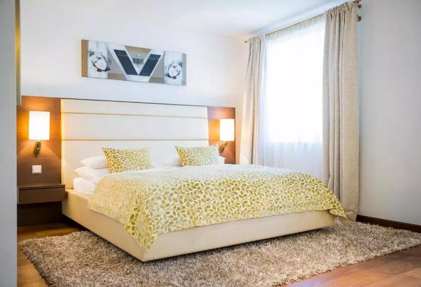 Iris Porsche Hotel & Restaurant