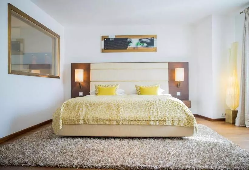 Iris Porsche Hotel & Restaurant