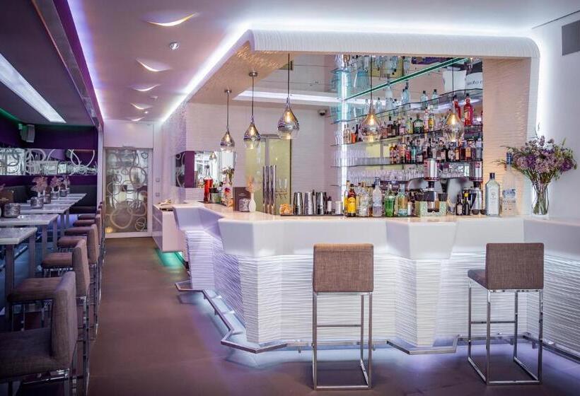 Iris Porsche Hotel & Restaurant