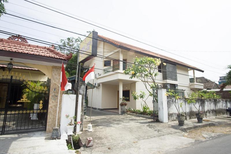Panzió Reddoorz Near Rumah Sakit Baptis Kediri