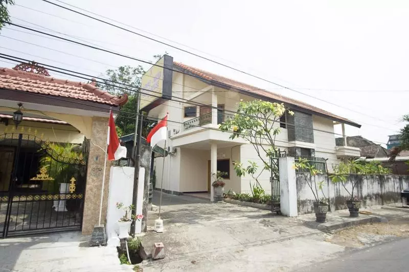 Majatalo Reddoorz Near Rumah Sakit Baptis Kediri