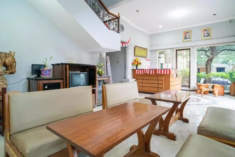 Majatalo Reddoorz Near Rumah Sakit Baptis Kediri