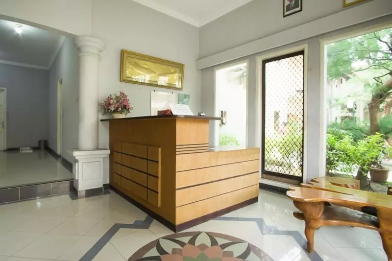 Majatalo Reddoorz Near Rumah Sakit Baptis Kediri