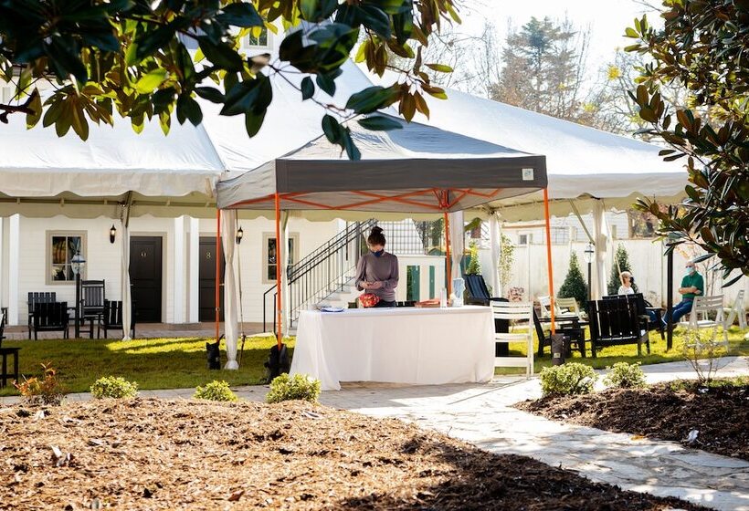 בית מלון כפרי The Colonial Inn