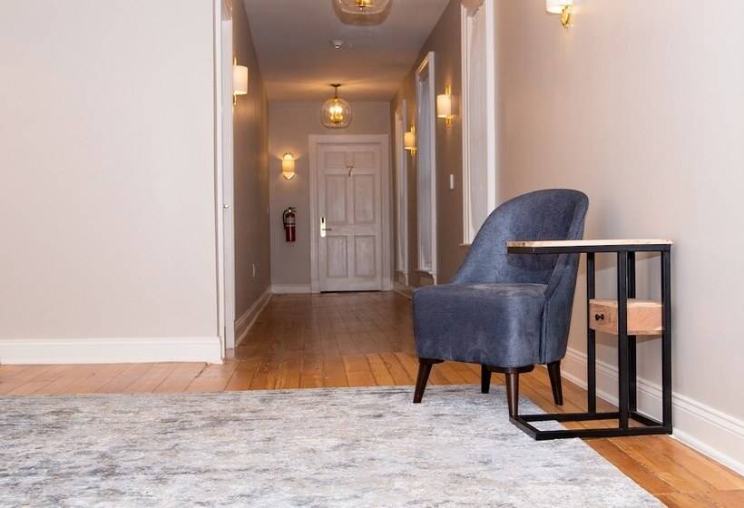 בית מלון כפרי The Colonial Inn