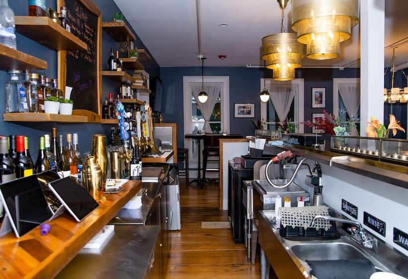 בית מלון כפרי The Colonial Inn