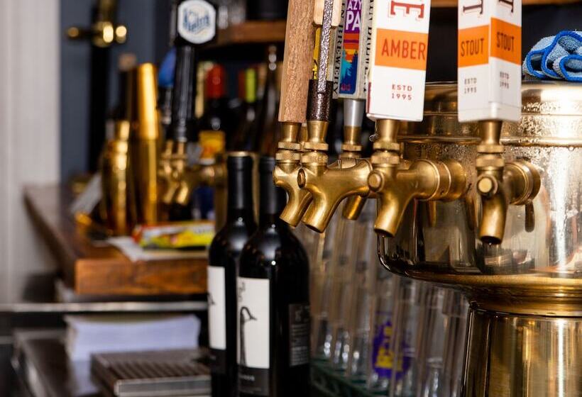 בית מלון כפרי The Colonial Inn