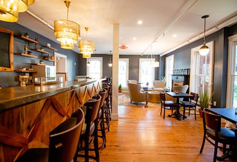 בית מלון כפרי The Colonial Inn