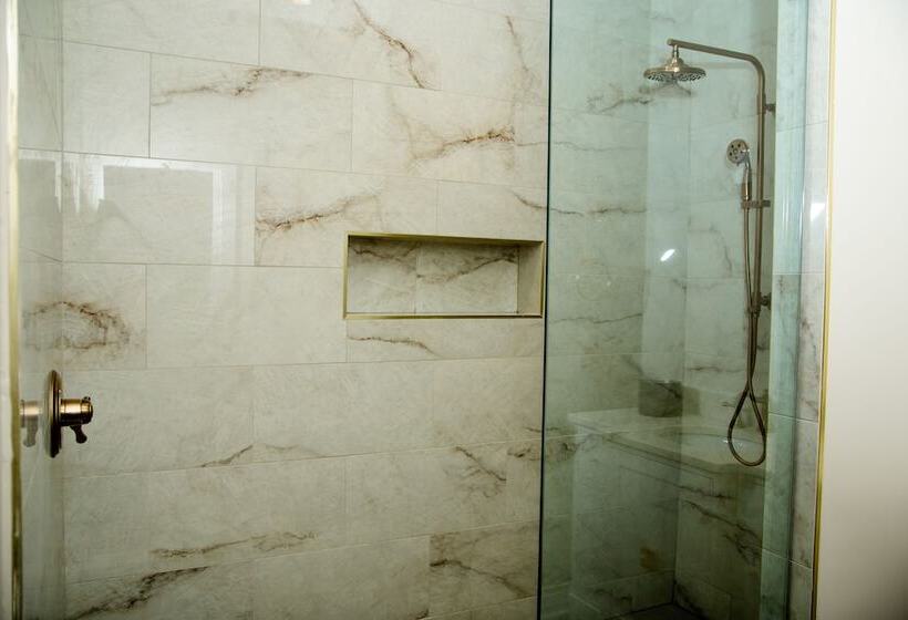 בית מלון כפרי The Colonial Inn