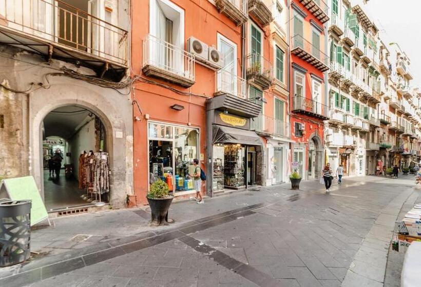 پانسیون Inside Chiaia Rooms